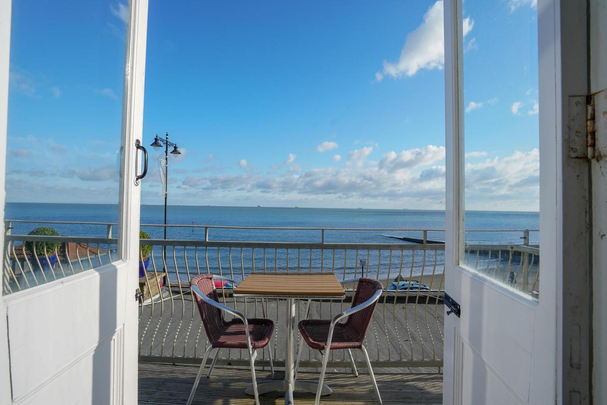 Oyo Shanklin Beach Hotel Luaran gambar